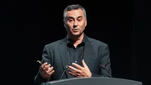 Le gouvernement précise que le soutien à l'installation de professeurs à l'étranger est unique.