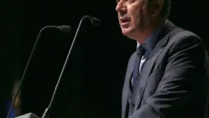 Le maire de Nazaré déclare que la municipalité n'a autorisé que des résidences en cours d'investigation.