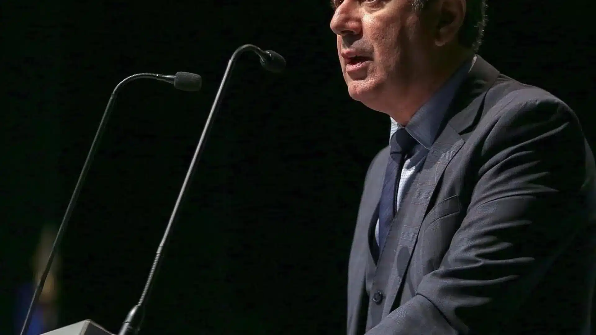 Le maire de Nazaré déclare que la municipalité n'a autorisé que des résidences en cours d'investigation.