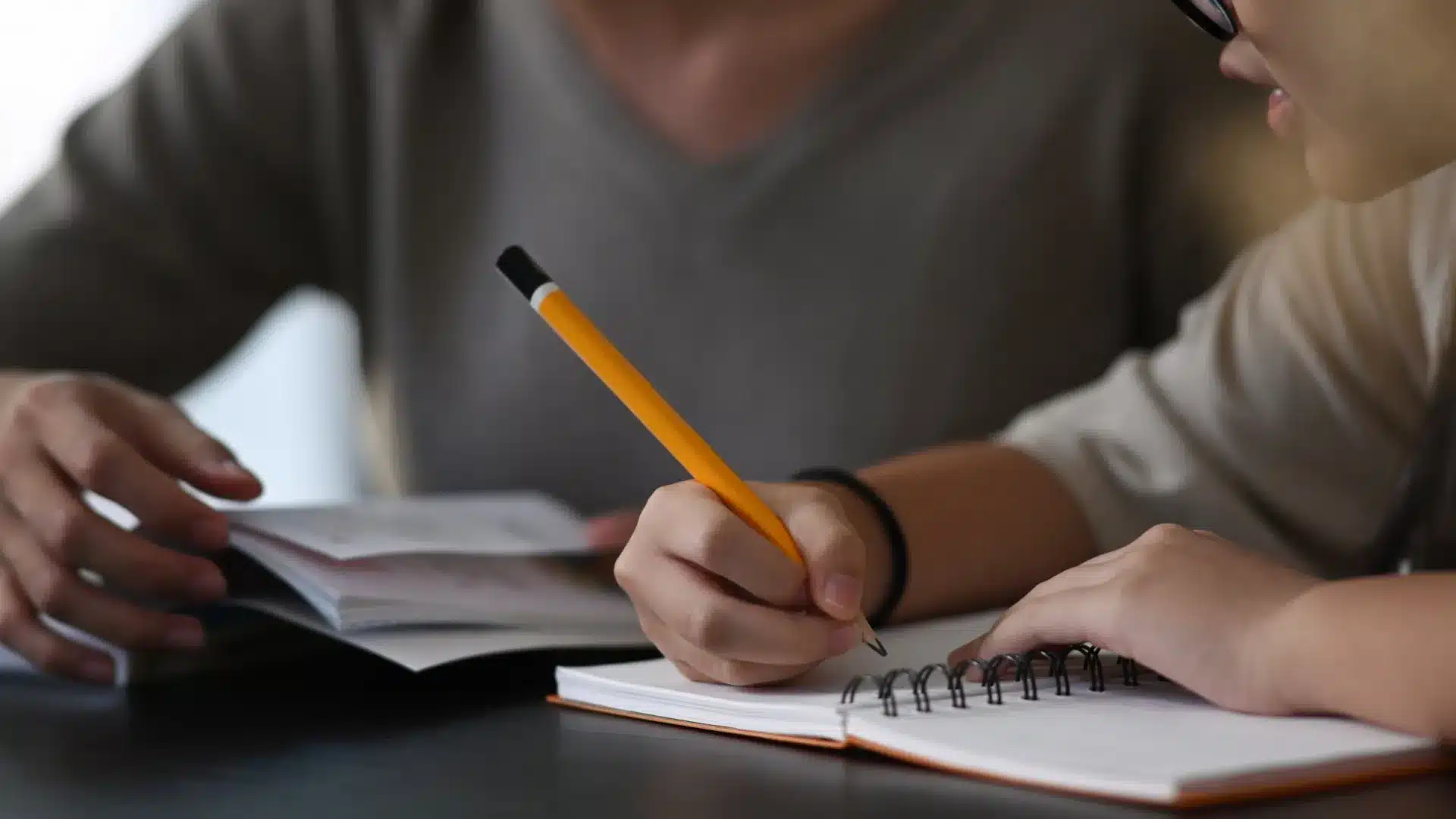 Le ministère de l'Éducation va canaliser une partie du budget pour former des enseignants.