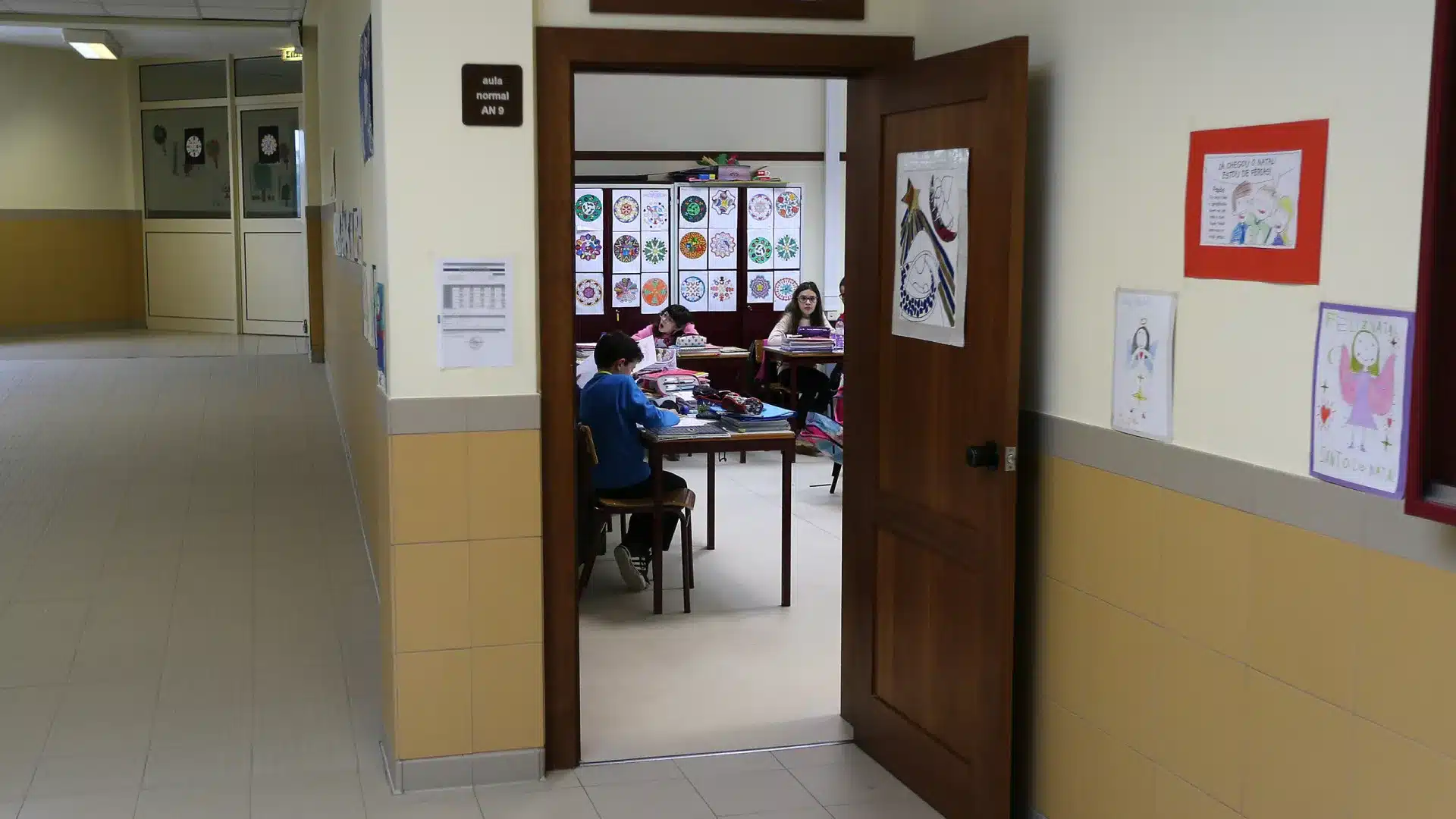 Le ministère garantit qu'il n'y a pas de pénurie de professeurs de physique et de chimie dans les écoles.