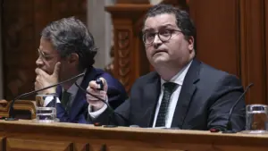 Le ministre affirme que la proposition du PS pour l'augmentation des pensions est "contradictoire".