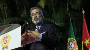 Le MNE dit que le Portugal est "un exemple" de comment surmonter les "nœuds" de l'Histoire.