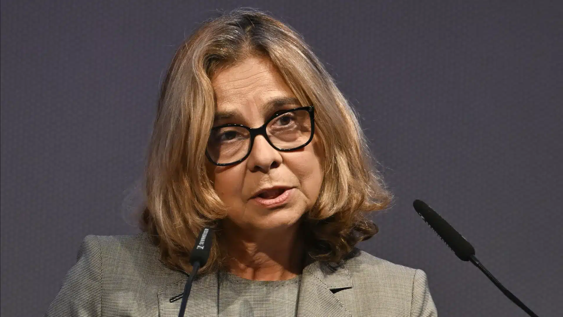 Le nombre d'appels en attente à la Ligne Santé 24 est "très élevé".