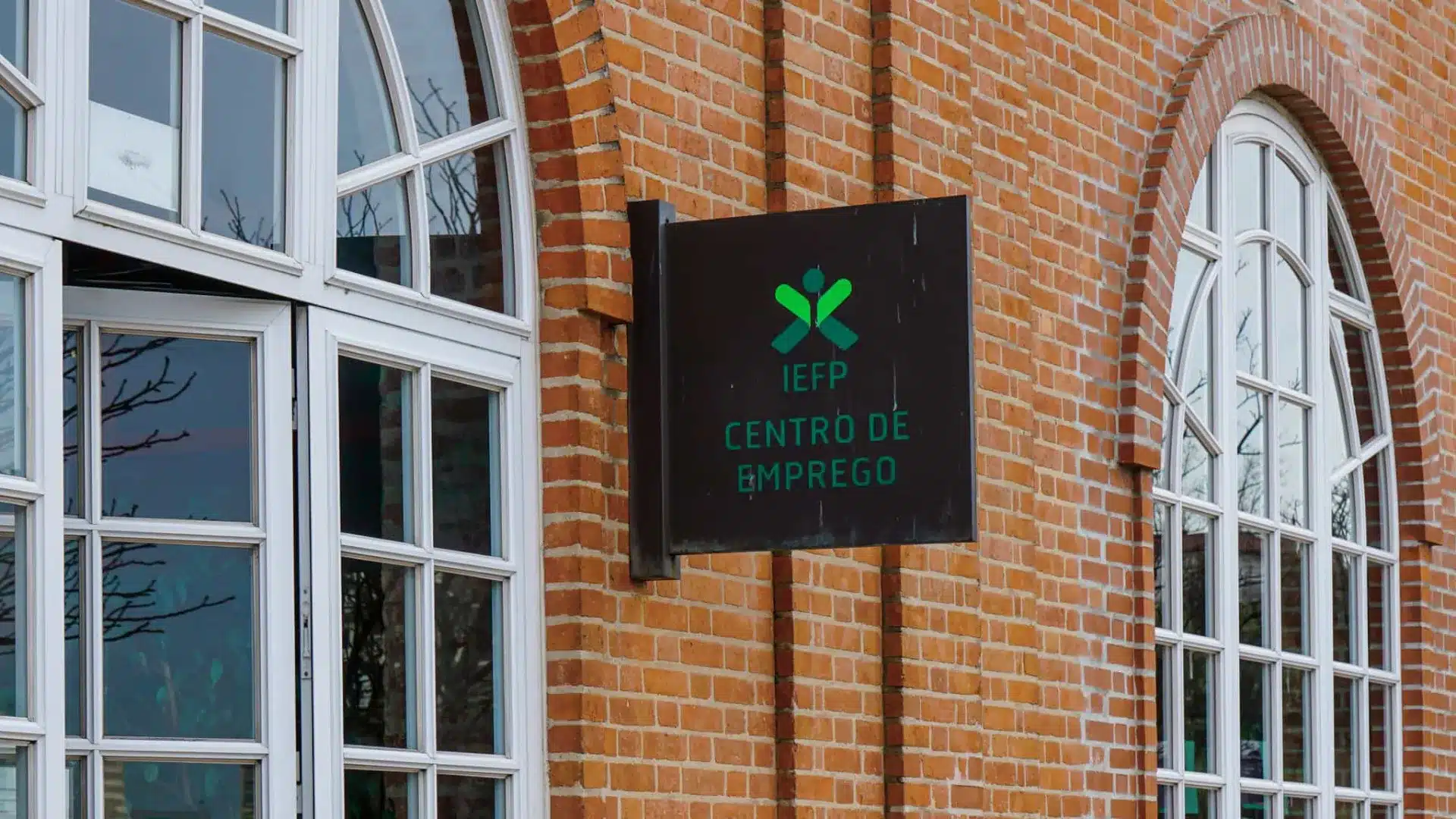 Le nombre de couples au chômage recule de 7,0 % en octobre.