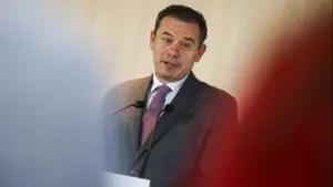 Le PS "a des regrets" de Pinto Luz, qui ira "avec grand plaisir" à l'Assemblée nationale.