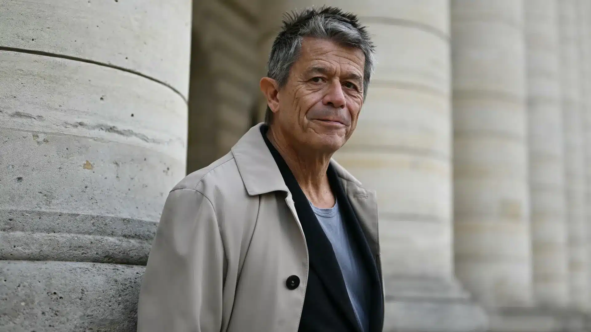 Le roman 'Kolkhoze' d'Emmanuel Carrère remporte le Prix Médicis.