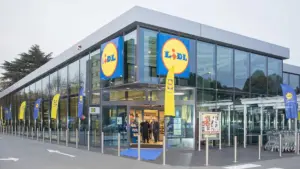 Le syndicat accuse Lidl d'appeler des travailleurs en congé pour contrer la grève.