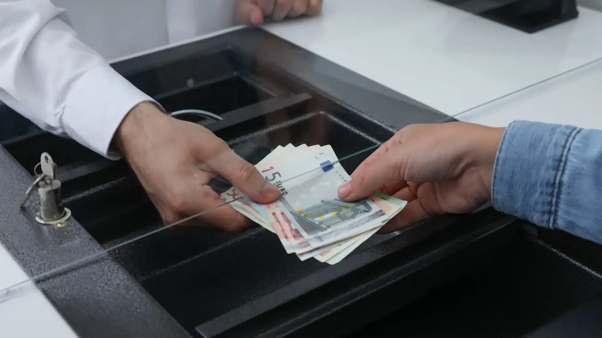 Le syndicat alerte sur les préjudices aux employés de banque et appelle à la grève du 11/12.