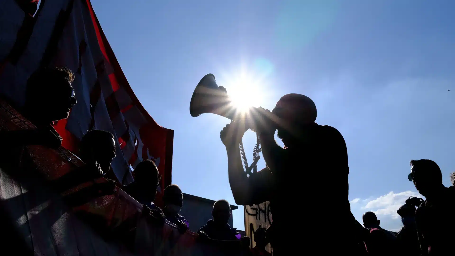 Le syndicat des travailleurs de la banque manifeste son soutien à la grève générale.