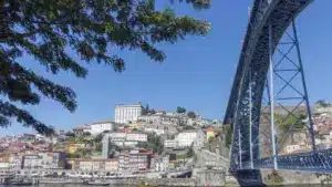 Le trafic a été détourné vers Ramalde et Viso lors d'une opération de la PSP avec 3 arrestations.