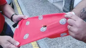 Le tribunal modifie les faits et reporte le jugement de l'affaire des protège-cou anti-fumée.