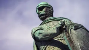 L'épée de la statue de D. Afonso Henriques retirée après la disparition d'une pièce