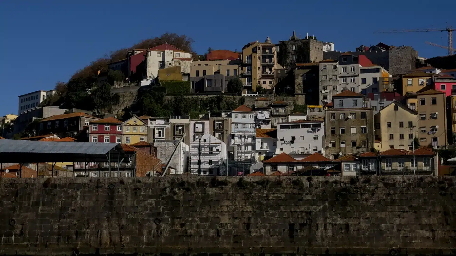 Les 24 femmes assassinées au Portugal cette année honorées à Porto