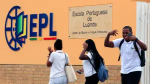 Les enseignants de l'École Portugaise de Luanda en attente du gouvernement font grève.