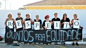 Les enseignants de l'École Portugaise du Mozambique en grève avec des critiques envers le gouvernement.