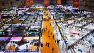 Les exportations de la Chine baissent en octobre pour la première fois mensuelle depuis février.