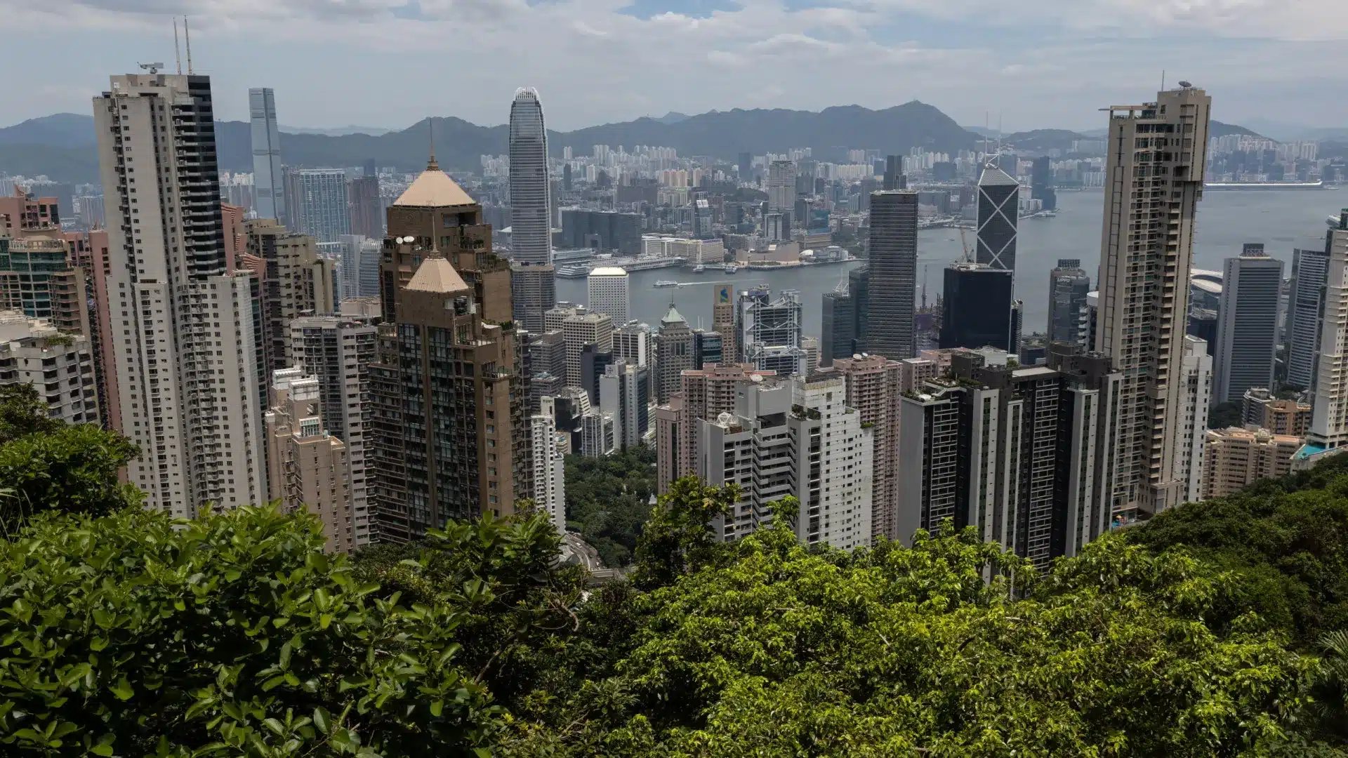 Les investissements dans l'immobilier commercial à Hong Kong triplent au troisième trimestre.