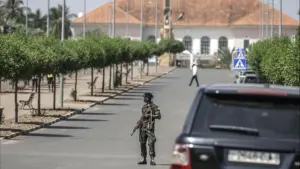 Les passagers doivent se renseigner sur les vols en provenance et à destination de Bissau, déclare l'ambassade.