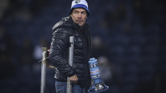 Les perquisitions dans les maisons de membres des Super Dragões se terminent avec cinq accusés.