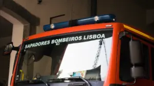 Les pompiers professionnels suspendent la grève après une réunion avec la mairie de Lisbonne.