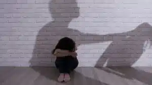 Les psychologues demandent plus d'investissements dans la prévention des mauvais traitements infligés aux enfants.