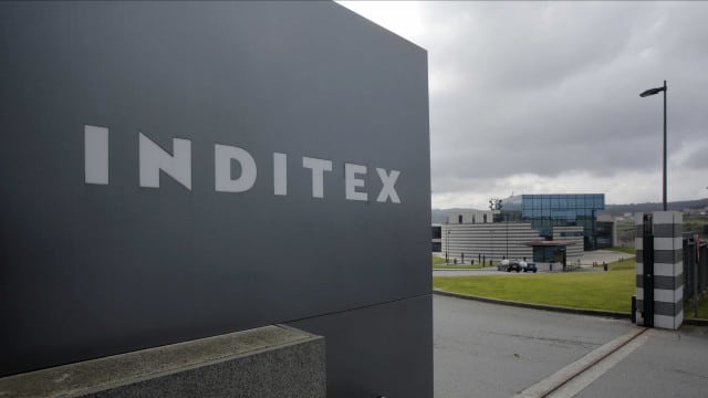 Les travailleurs d'Inditex revendiquent des profits lors d'une manifestation pendant le Black Friday.