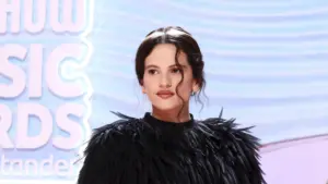 « L'Espagne au sommet ». Sánchez exalte Rosalía (et le « spectaculaire » LUX)