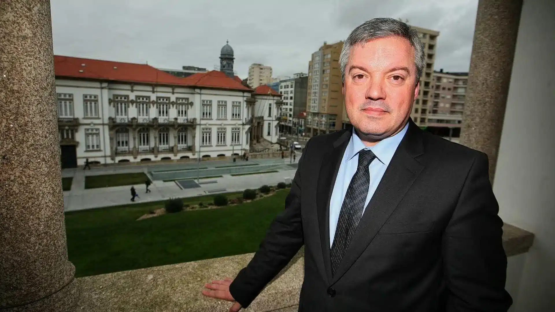 L'ex-maire de Gaia va donner l'indemnité de Menezes à deux institutions.