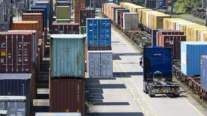 L'excédent commercial de l'UE avec les États-Unis réduit de moitié au 3e trimestre