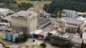 L'usine de Vialonga veut produire de la bière avec moins d'émissions polluantes.