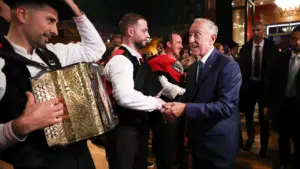 Marcelo voit "avec joie" l'opposition au plan de "paix au prix de la reddition"