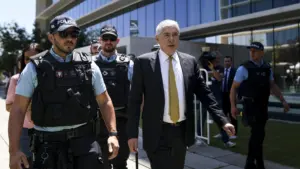 Marquês : Procès suspendu après que Sócrates a dispensé l'avocat commis d'office.