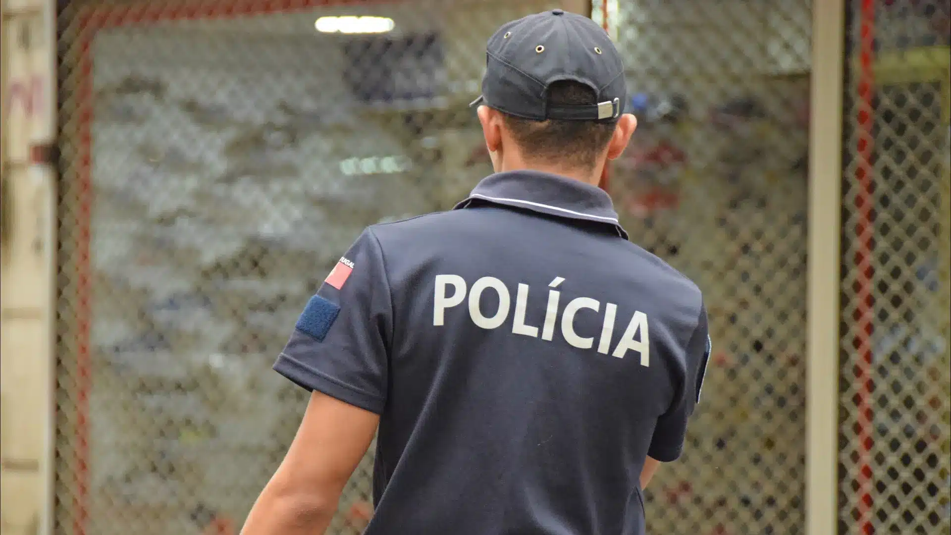 Menace une station-service à Peniche et se fait saisir des armes par la PSP