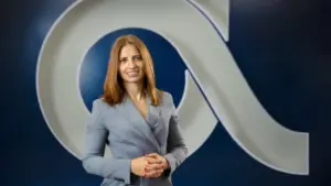 Meo continue d'exécuter avec détermination le plan stratégique.