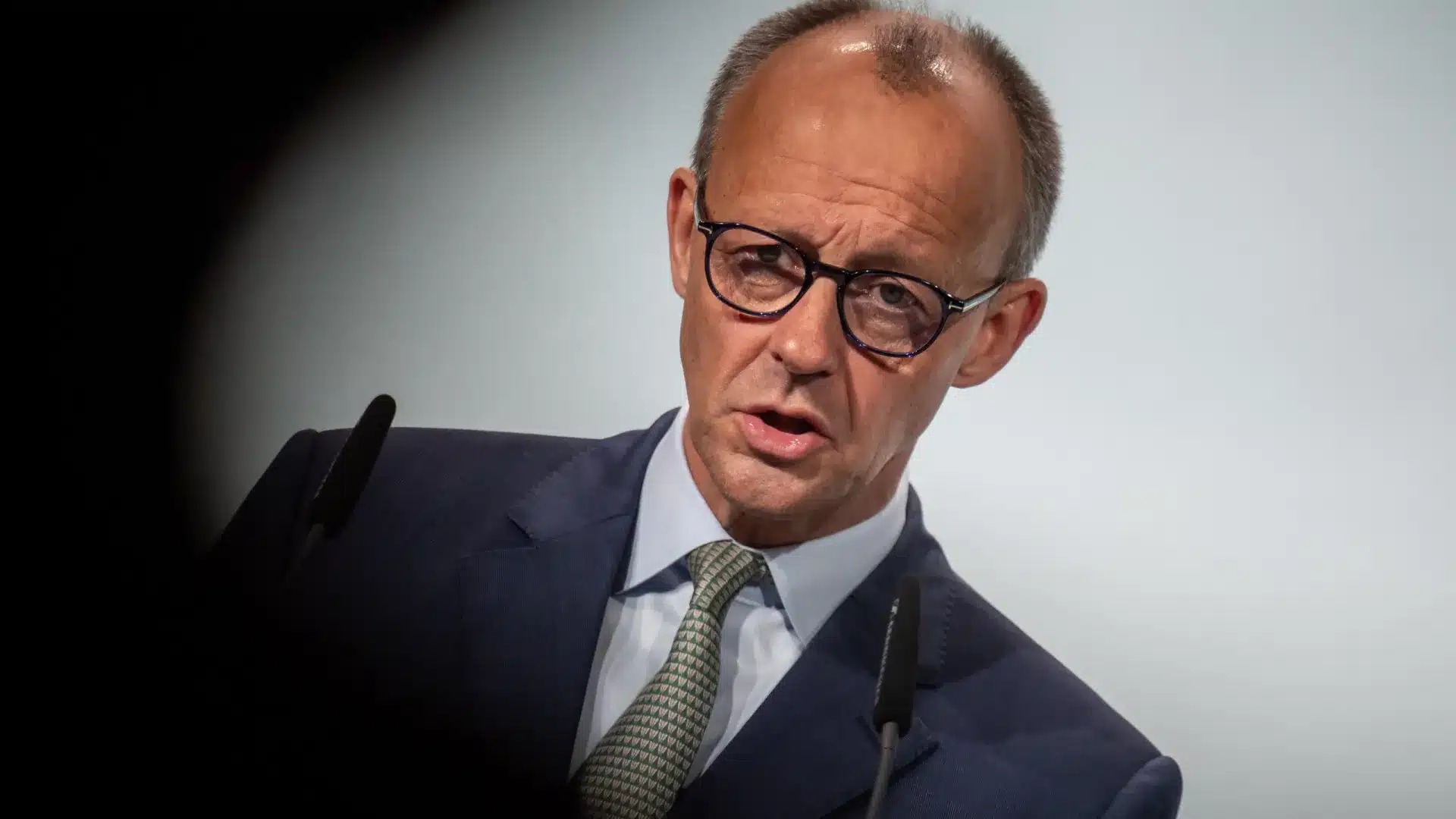 Merz veut protéger l'industrie sidérurgique contre les tarifs des États-Unis.