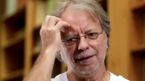 Mia Couto parle du devoir moral de s'engager dans la promotion de la lecture au Mozambique.