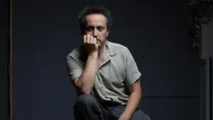 Musique extrêmement riche. S'ils disent que ce n'est que l'autotune, backing track, ils me perdent.