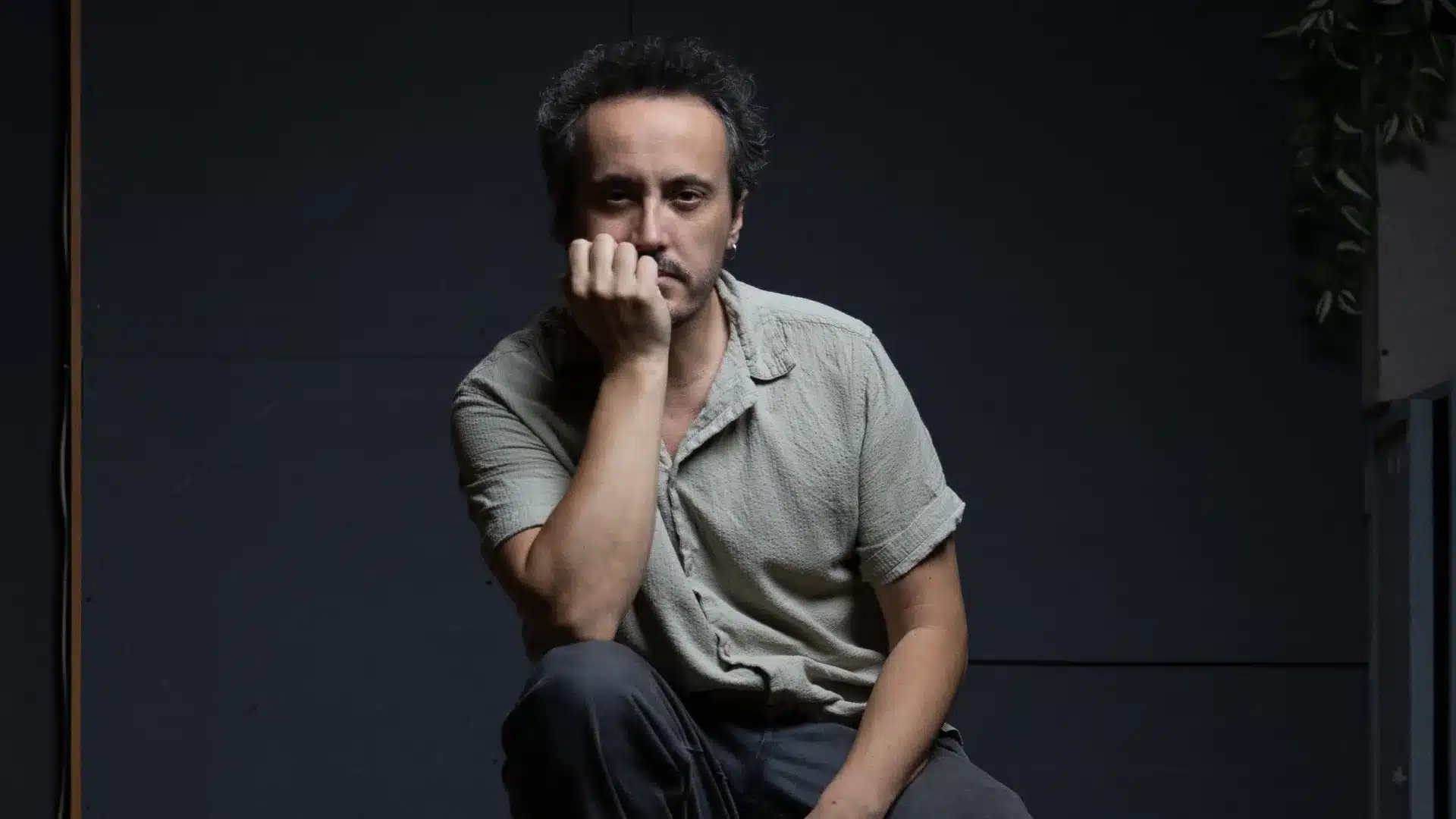 Musique extrêmement riche. S'ils disent que ce n'est que l'autotune, backing track, ils me perdent.