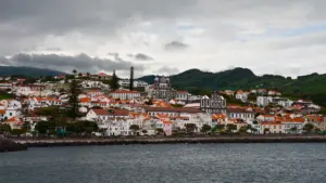 Navire ayant annulé son escale à Horta a seulement demandé un remorqueur la veille.