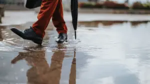Ne rangez pas le parapluie : Une alerte orange est en vigueur pour (presque) tout le pays.