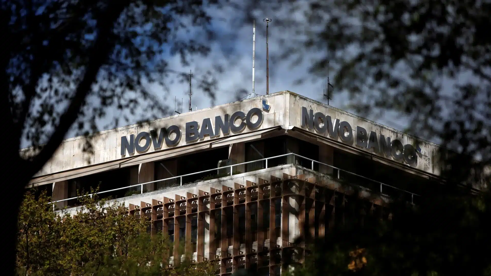 Novo Banco ne garde que 50 % des travailleurs de l'activité d'Unicre.