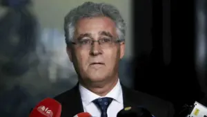 Opération Lex : Vaz das Neves distribution manuelle des processus