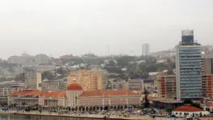 Oxford Economics prévoit que le taux d'intérêt en Angola descendra à 14 % fin 2026.