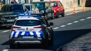 Poignarde son compagnon après une "crise de jalousie". Il y avait un "passé violent".