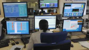 PSI en hausse avec Sonae en tête des gains et en progression d'environ 3,5%