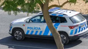 PSP arrête un homme pour trafic et possession d'armes et saisit un arsenal à Olhão.