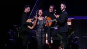 Raquel Tavares revient "au fado traditionnel" avec "Deles por Mim (e à Antiga)"