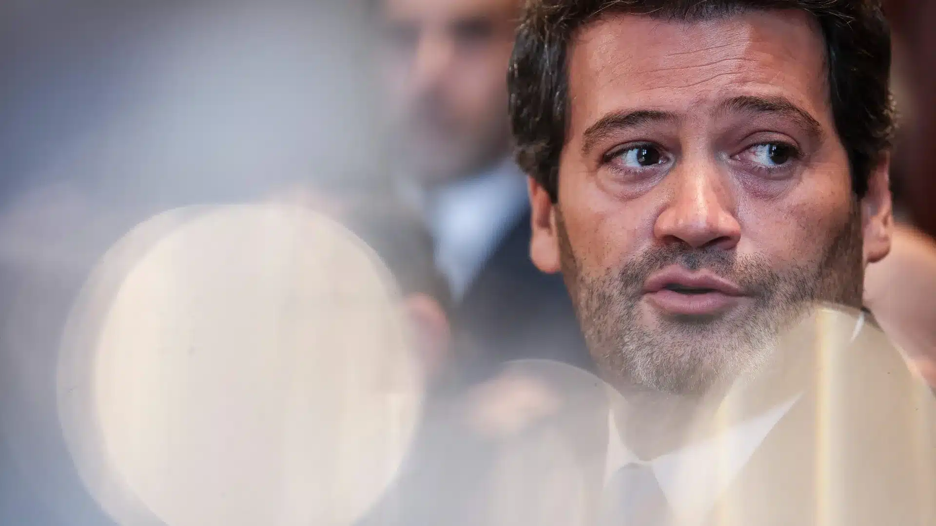 Reporté le jugement pour décider si Ventura retire les panneaux sur les Roms