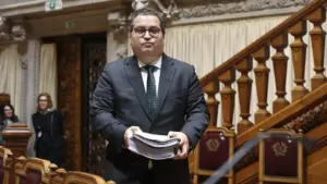 Sarmento avertit que les revenus de l'entreprise de barrages de l'EDP sont temporaires.